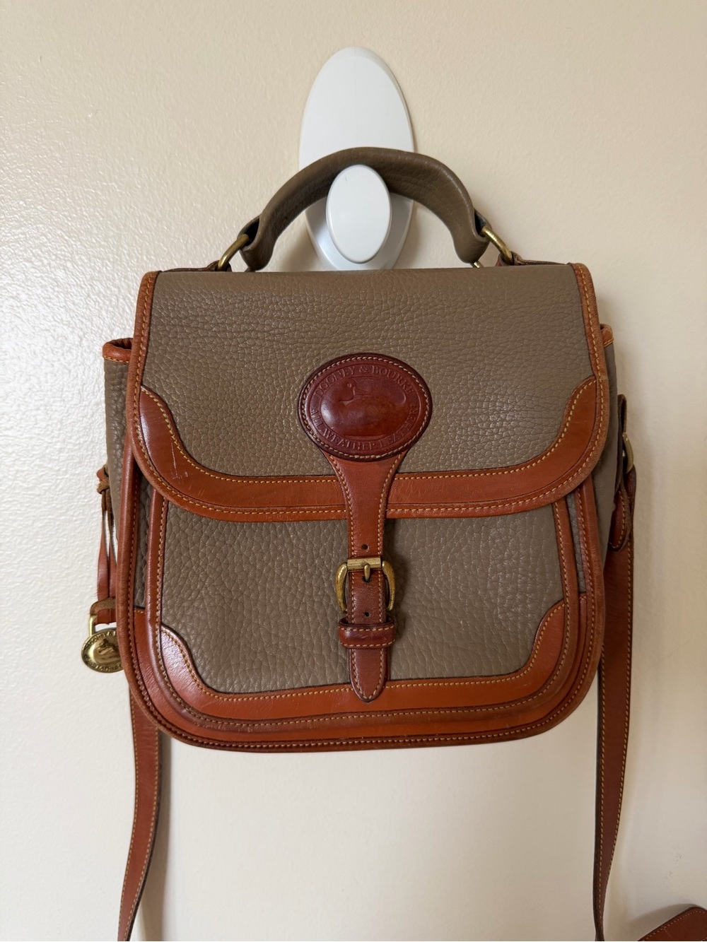 DOONEY & BOURKE Vintage Surrey Bag Crossbody Handbag in Tan & Brown